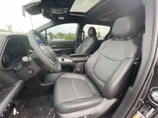 2025 Toyota Sienna Platinum 7 Passenger