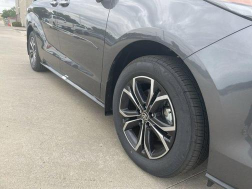 2025 Toyota Sienna Platinum 7 Passenger