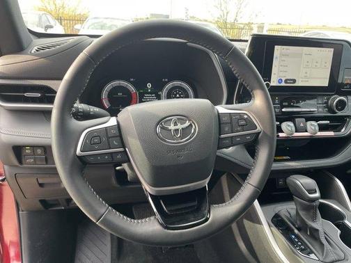 2025 Toyota Highlander XSE