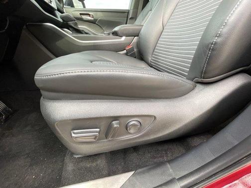 2025 Toyota Highlander XSE