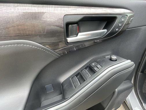 2025 Toyota Highlander Limited