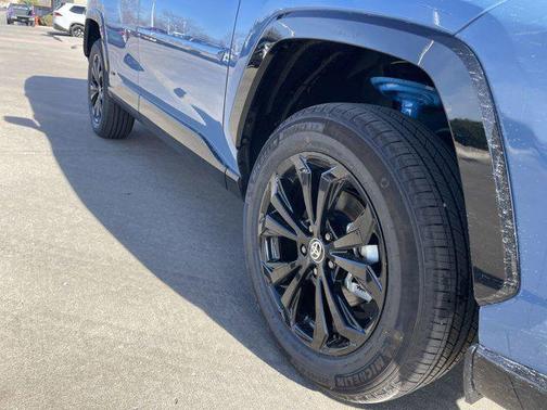 2025 Toyota RAV4 Hybrid SE