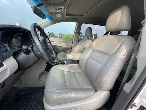2016 Toyota Sienna XLE