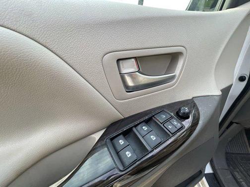 2016 Toyota Sienna XLE