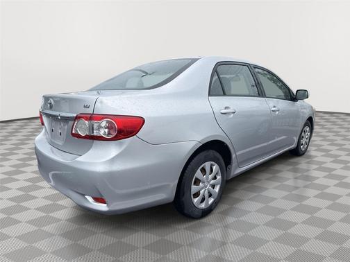 Classic Silver Metallic 2011 Toyota Corolla LE