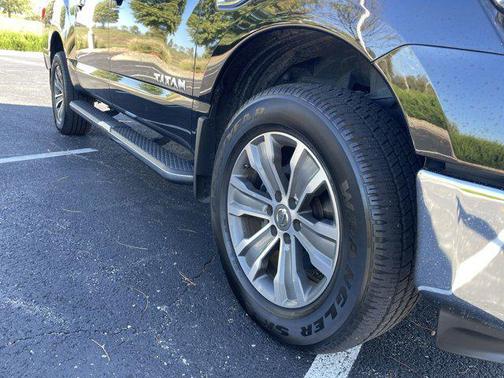 2017 Nissan Titan SL