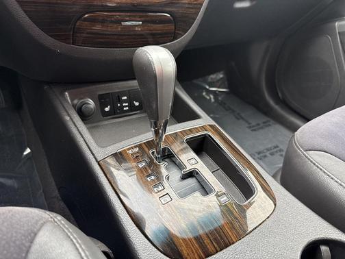 Phantom Black Metallic 2011 Hyundai SANTA FE SE