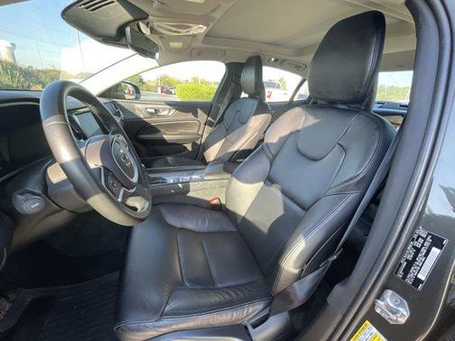 2019 Volvo S60 T6 Momentum