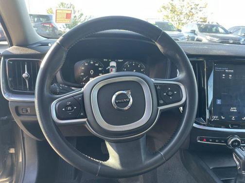 2019 Volvo S60 T6 Momentum