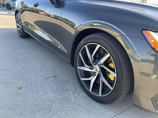 2019 Volvo S60 T6 Momentum