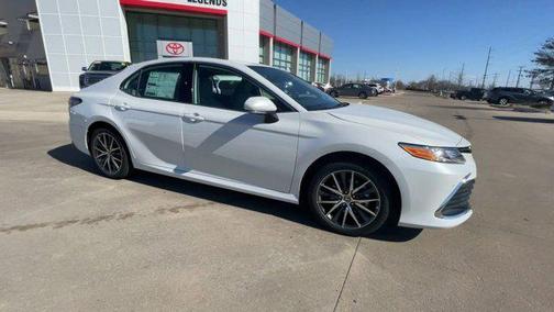 2024 Toyota Camry Hybrid XLE