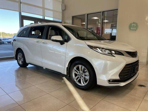 2025 Toyota Sienna Limited 7-Passenger