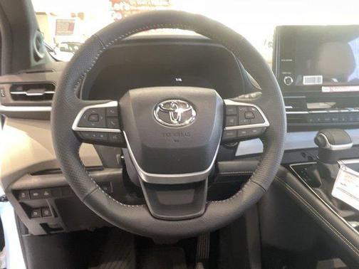 2025 Toyota Sienna Limited 7-Passenger