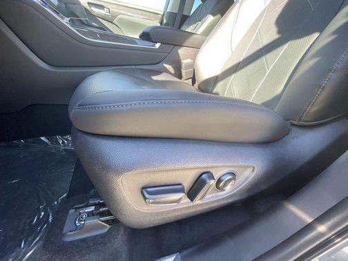 2025 Toyota Highlander Hybrid Platinum