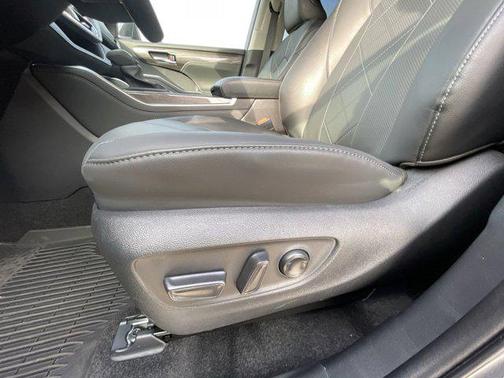2025 Toyota Highlander Hybrid Platinum