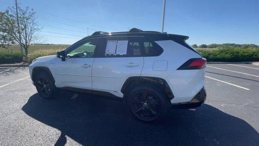 2020 Toyota RAV4 Hybrid SE