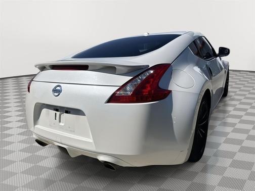 Pearl White 2012 Nissan 370Z Touring