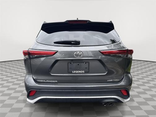 Magnetic Gray Metallic 2023 Toyota Highlander XSE