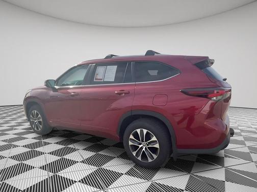 2025 Toyota Highlander Hybrid XLE