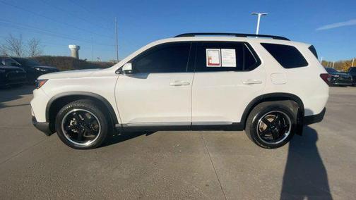 2023 Honda Pilot Touring 8-Passenger