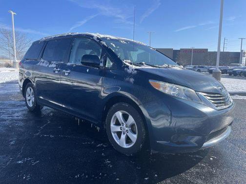 2011 Toyota Sienna LE