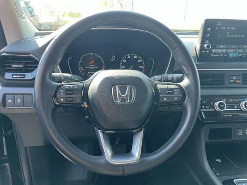 2023 Honda Pilot Touring 8-Passenger