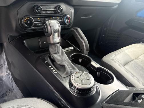 VELOCITY BLUE METALLIC 2024 Ford Bronco Big Bend
