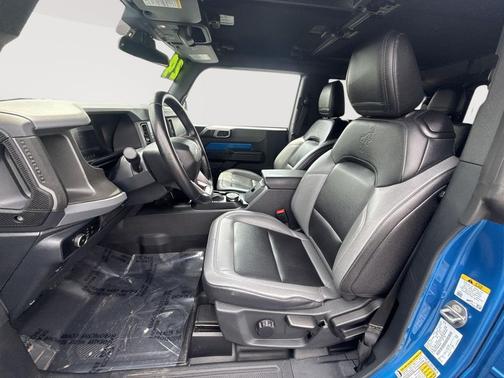 VELOCITY BLUE METALLIC 2024 Ford Bronco Big Bend
