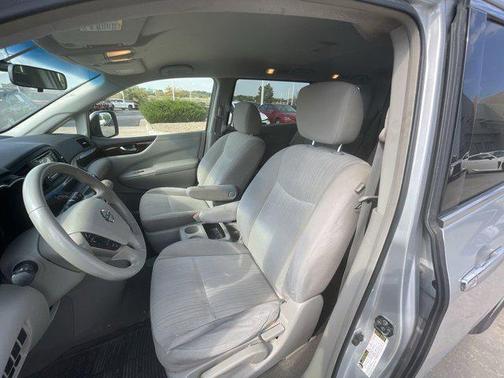 2016 Nissan Quest SV