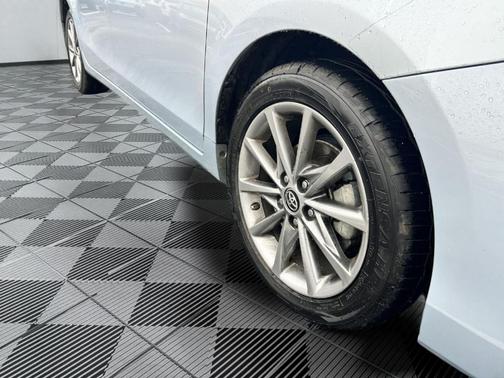 2015 Toyota Prius v Five