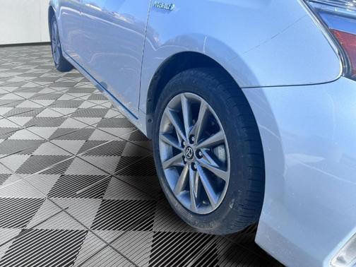 2015 Toyota Prius v Five