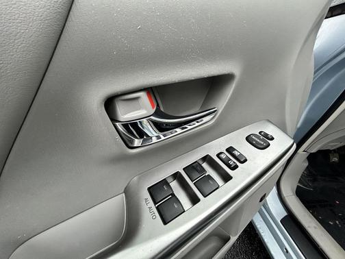 2015 Toyota Prius v Five