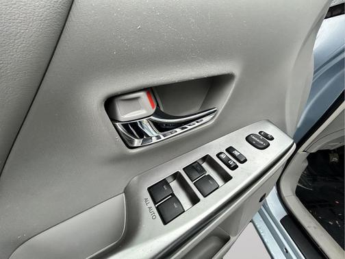 2015 Toyota Prius v Five