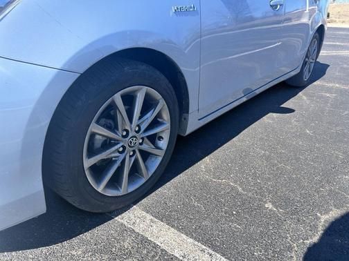 2015 Toyota Prius v Five