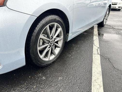 2015 Toyota Prius v Five