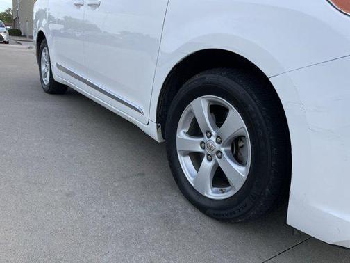 2012 Toyota Sienna LE