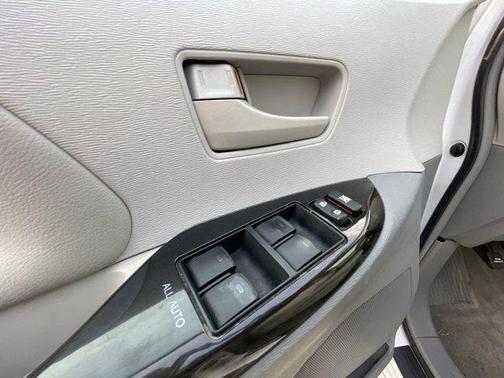 2012 Toyota Sienna LE