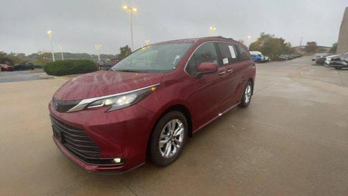 2025 Toyota Sienna XLE