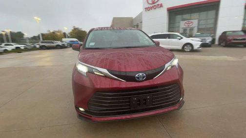 2025 Toyota Sienna XLE