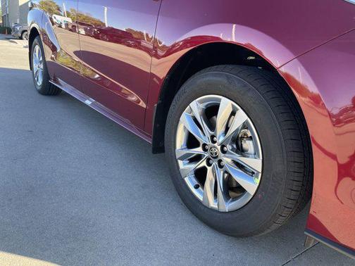 2025 Toyota Sienna XLE 7 Passenger