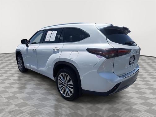 Wind Chill Pearl 2024 Toyota Highlander Platinum