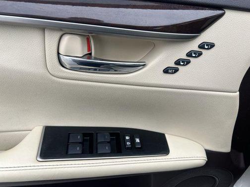 2017 Lexus ES 350 Base