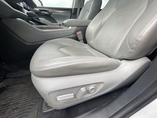 2022 Toyota Highlander Limited