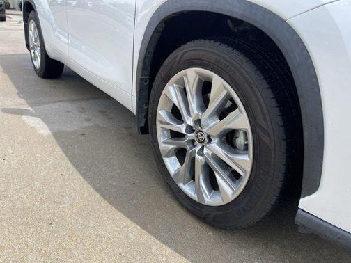 2022 Toyota Highlander Limited