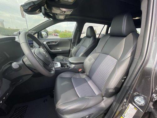 2025 Toyota RAV4 Hybrid SE