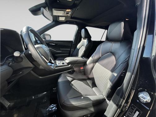 2025 Toyota Highlander XSE