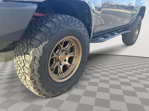 Magnetic Gray Metallic 2016 Toyota 4Runner TRD Pro