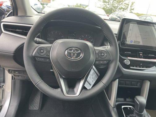 2025 Toyota Corolla Cross LE