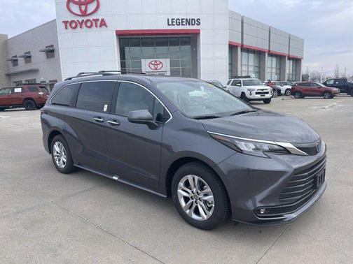 2025 Toyota Sienna XLE