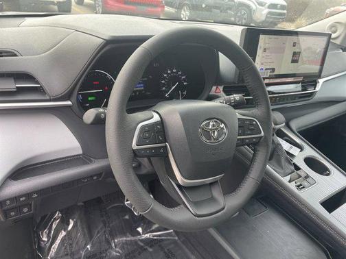 2025 Toyota Sienna XLE